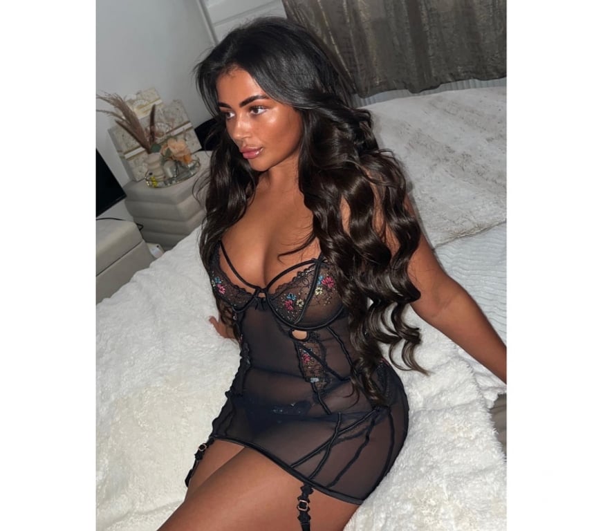 Escorts Greater Manchester Bolton - Photos for Aliyana Khan🖤✨ Pakistani model 💚
