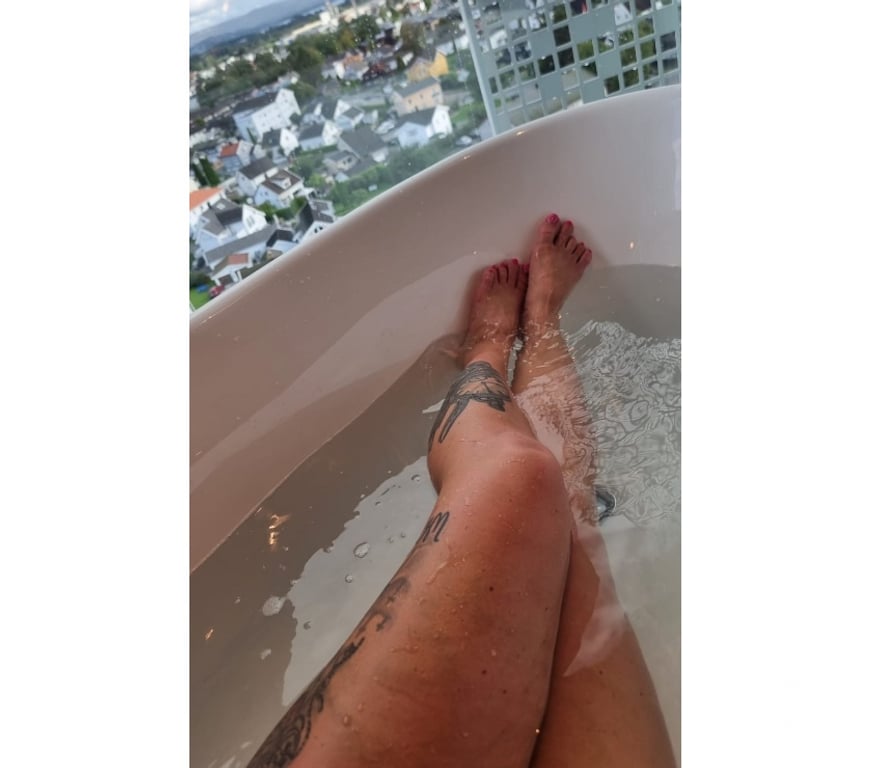 Escorts East London Old Street Station - East London - Photos for Naturally curvy blond Polish blue eyes