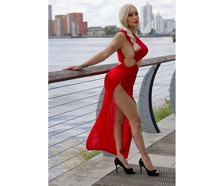 Photos for SARAH XXL BUM IN FARNBOROUGH