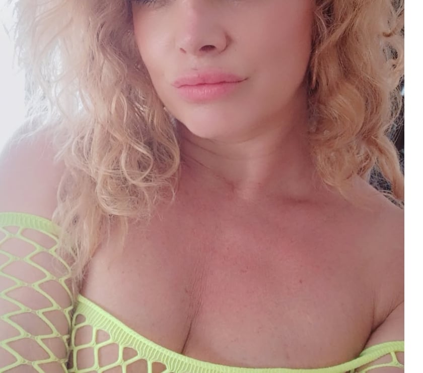 Escorts Hampshire Southampton - Photos for High Class Escort and Mistress Sensi Red