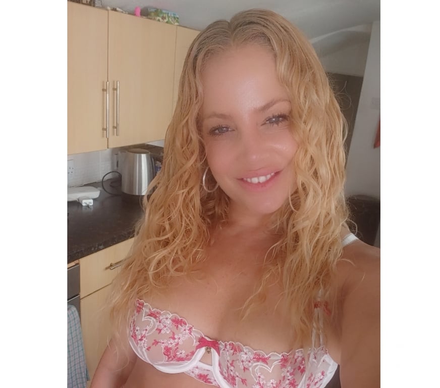 Escorts Hampshire Southampton - Photos for ESCORT, MISTRESS & MASSAGE= SENSI RED_ENGLISH 07940517339