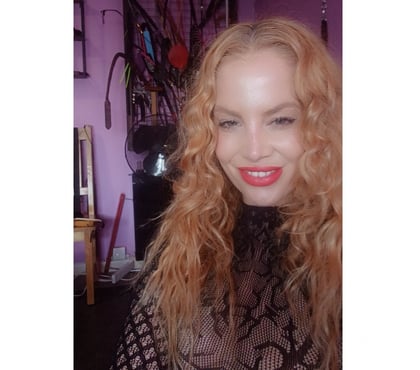 Escort Western Docks Southampton - Photos for High Class Escort and Mistress SENSI RED_ENGLISH MILF