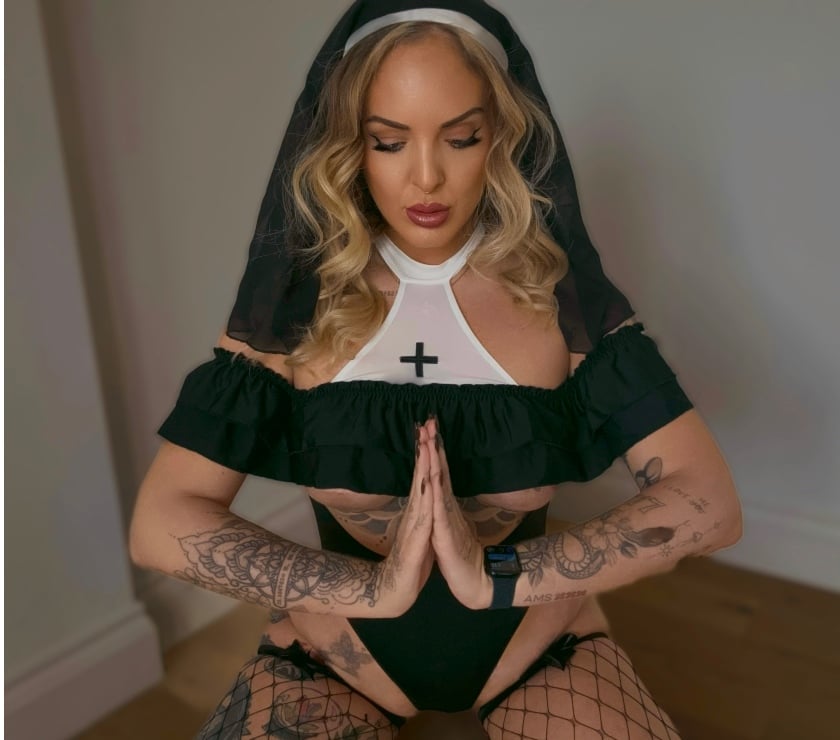 Escorts Greater Manchester Salford - Photos for Elite Escort & Actress 🧡🖤
