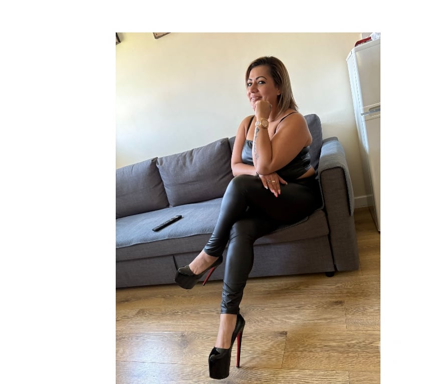 Escorts Brent Wembley - Brent - Photos for Laury party milf Colombian girl !