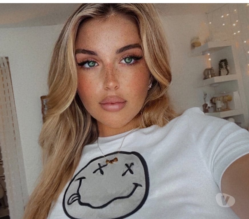 Adult Entertainment Essex Southend-on-Sea - Photos for Small and cheeky but also bored and lonely please help 🤩