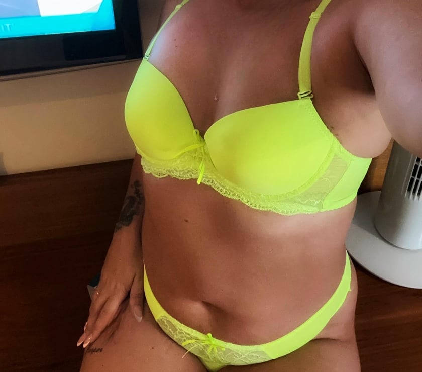 Escorts Newport - Wales Duffryn - Newport - Photos for HOT ASS MILF. ENGLISH MINX.LOTS OF FUN