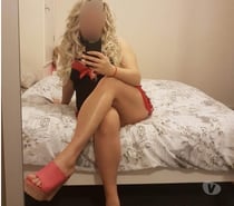 Blonde Gabriella curvy model best party choice 🥳