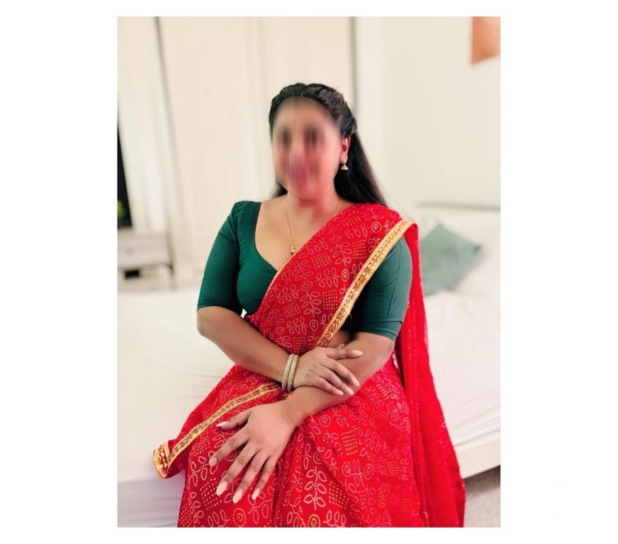 Escorts East London Barking Station - East London - Photos for ELAKKIYA chubby south indian tamil girl in Barking