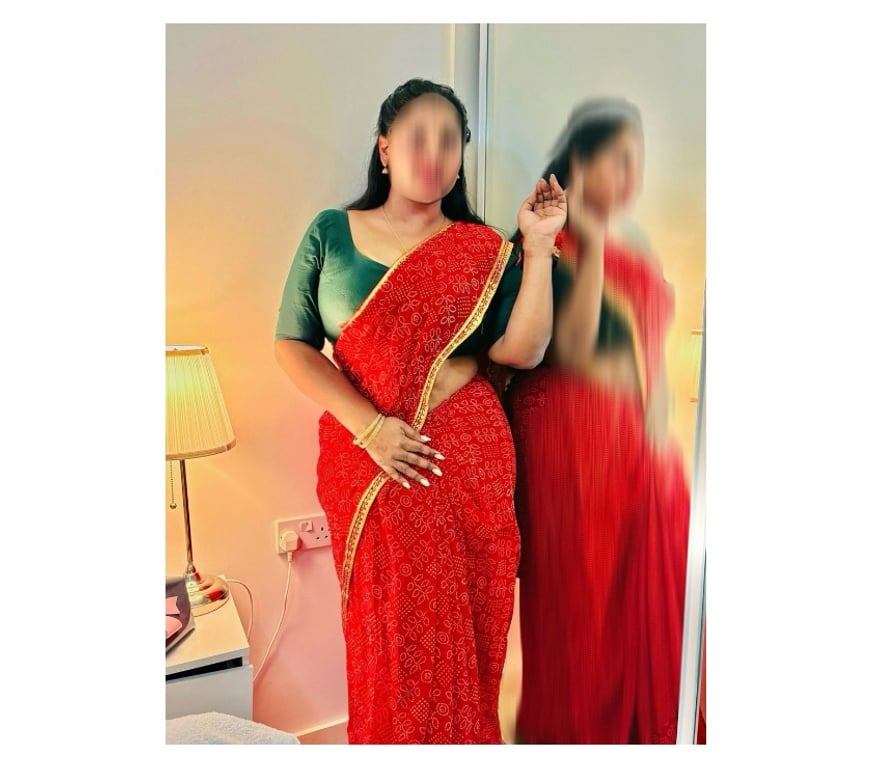 Escorts East London Barking Station - East London - Photos for ELAKKIYA chubby south indian tamil girl in Barking