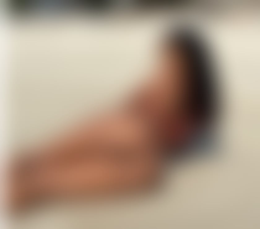 Escorts East London Barking Station - East London - Photos for skinny Brazilian brunette with big ass and curly hair