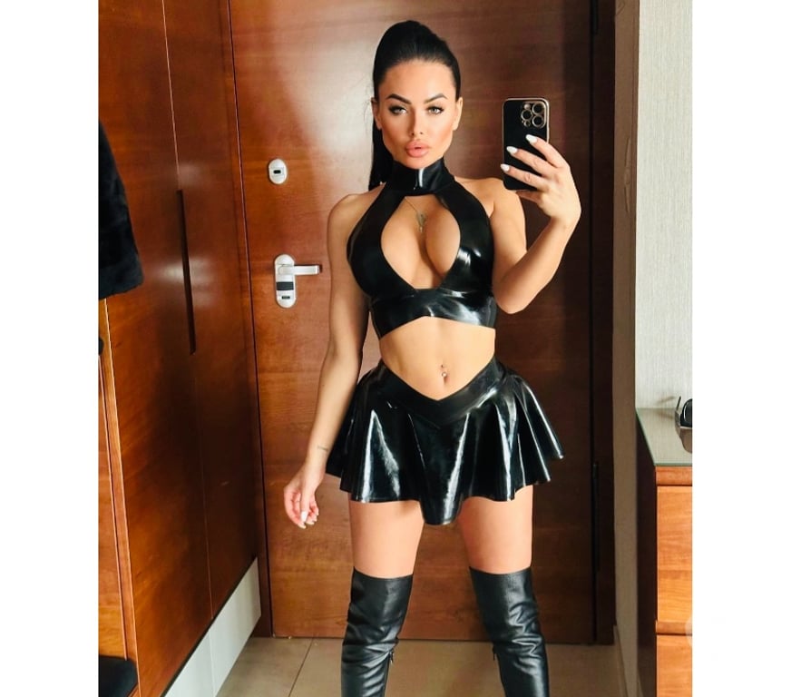 Escorts Hampshire Basingstoke and Deane - Photos for HOT MOMENTS WITH ABBEY🔞👅💯PLAYFUL BRUNETTE🔴