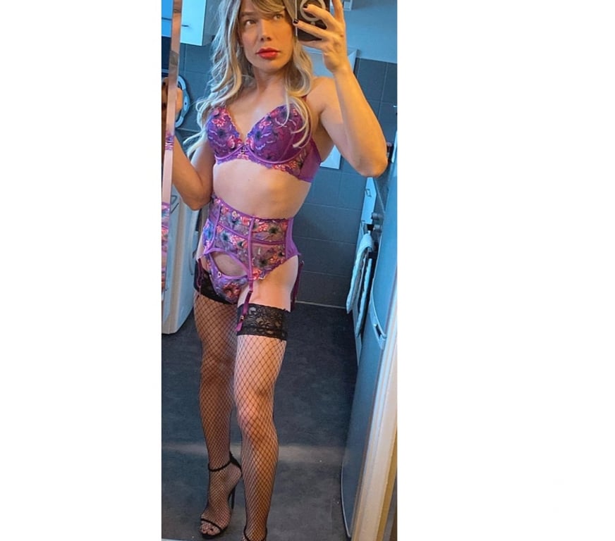Trans Escorts Surrey Woking - Photos for Baby Back 100% REAL