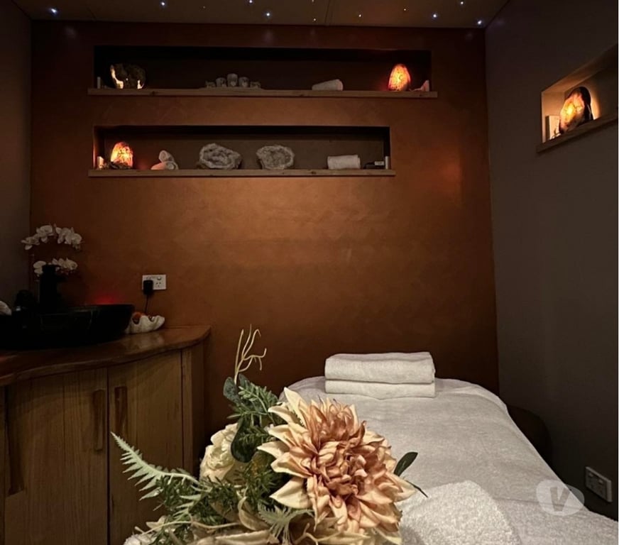 Escorts Surrey Runnymede - Photos for Tantric massage , Dip tissue with Laura