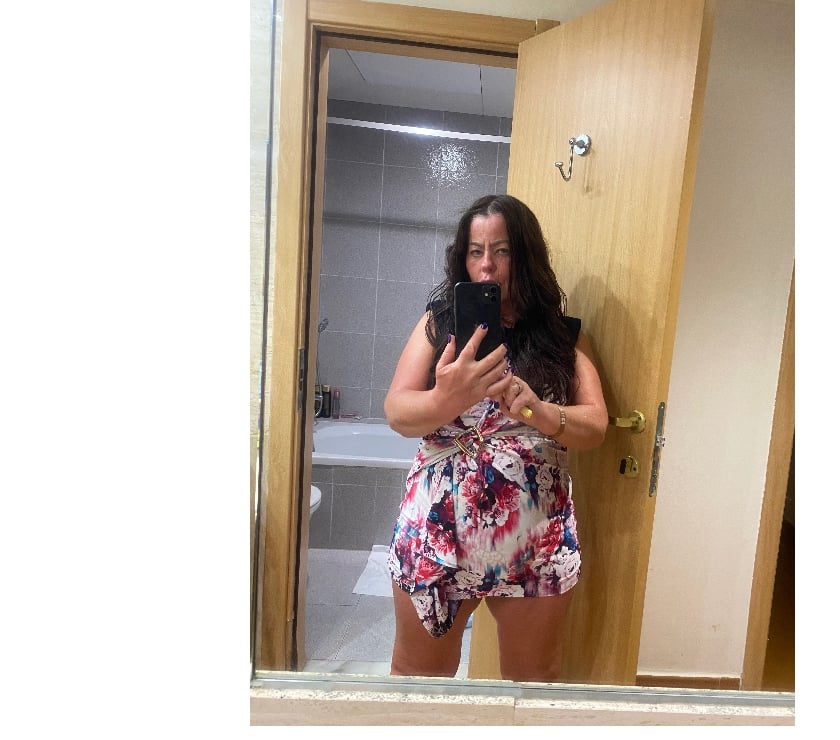Curveyhot English brunette