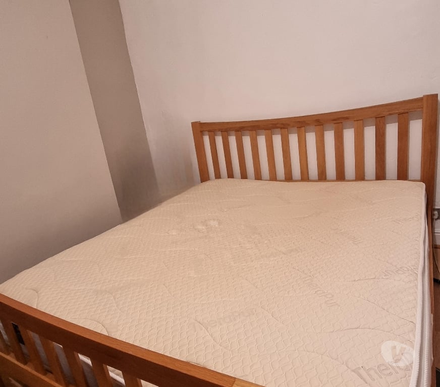 Furniture Greater Manchester Manchester - Photos for Super King size mattress with stylish solid oak bed frame