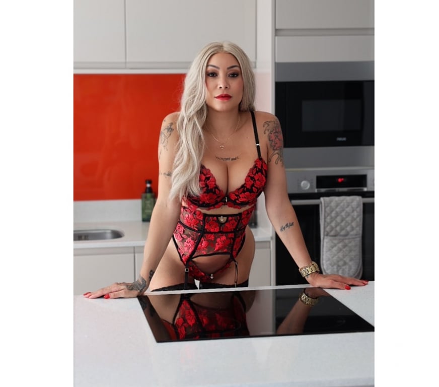 Escorts East London Canary Wharf - East London - Photos for 🍑 SARAH XXL BUM IN Canary Wharf