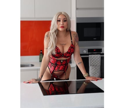 Escorts Canary Wharf East London - Photos for SARAH XXL BUM IN Canary Wharf