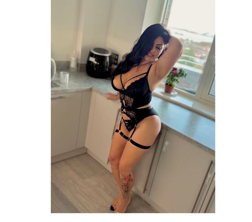 Escorts West London Hounslow - Photos for SEXY GIRL🍑 SARAH 🇧🇷 PARTY 🥂🍾