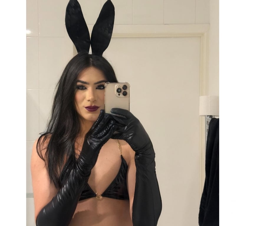 Trans Escorts Surrey Reigate and Banstead - Photos for Feminine Juicy Smooth Model TRANS With Hard TOY