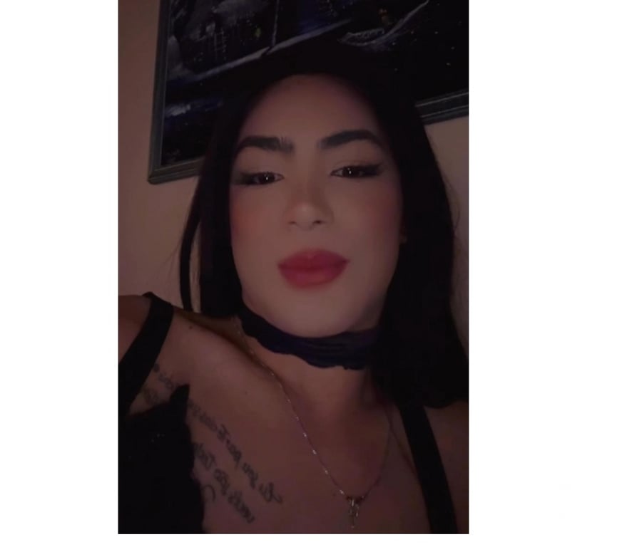 Trans Escorts Surrey Reigate and Banstead - Photos for Feminine Juicy Smooth Model TRANS With Hard TOY