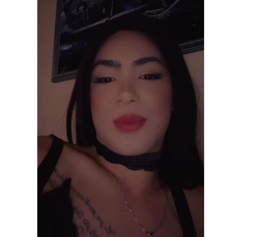 Trans Escorts West Sussex Crawley - Photos for Feminine Juicy Smooth Model TRANS With Hard TOY