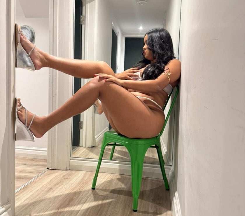 Escort Luton Town Centre Luton - Photos for Rebeca 🇧🇷at the party owo😍