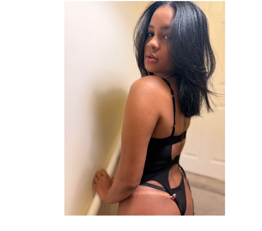 Escorts Bedfordshire Luton - Photos for Rebeca 🇧🇷at the party owo😍