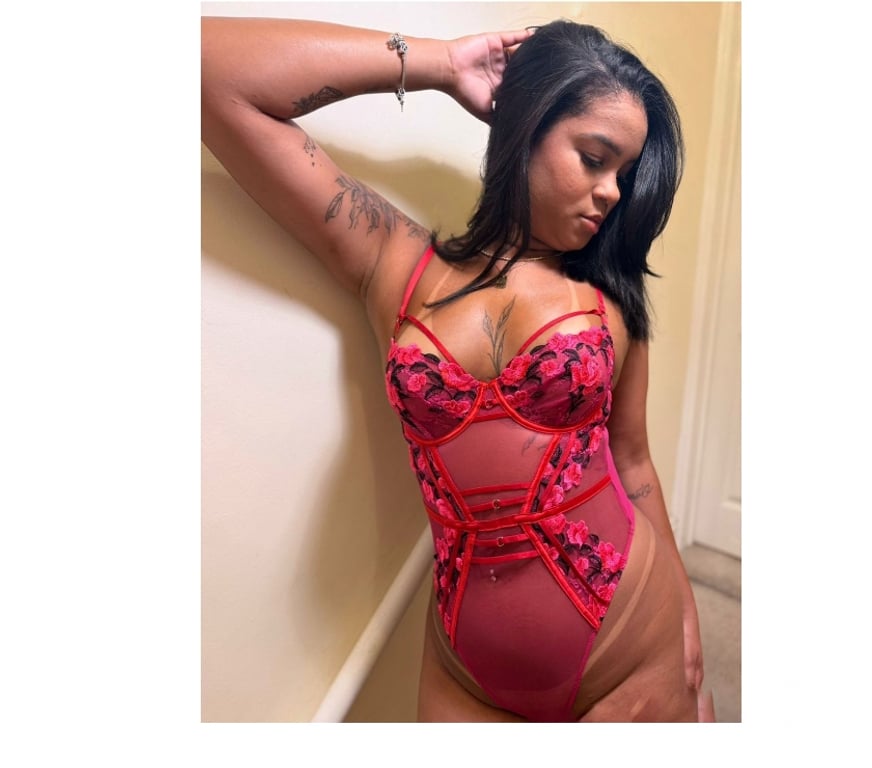 Escorts Bedfordshire Luton - Photos for Rebeca 🇧🇷at the party owo😍