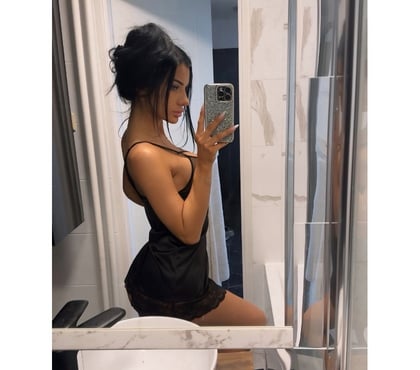 Photos for Outcall sexy woman party