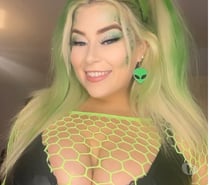 Johanna New here very nice only party