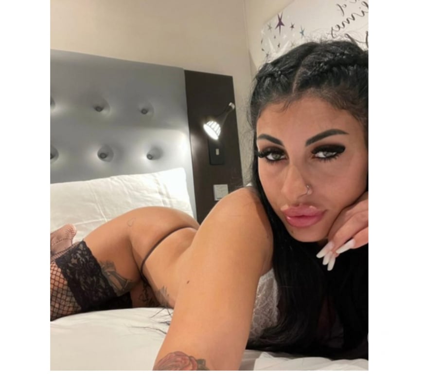 Escorts North West London Harrow - Photos for ROXY JUST FOR YOU 👠new in town for you🦋 harrow london