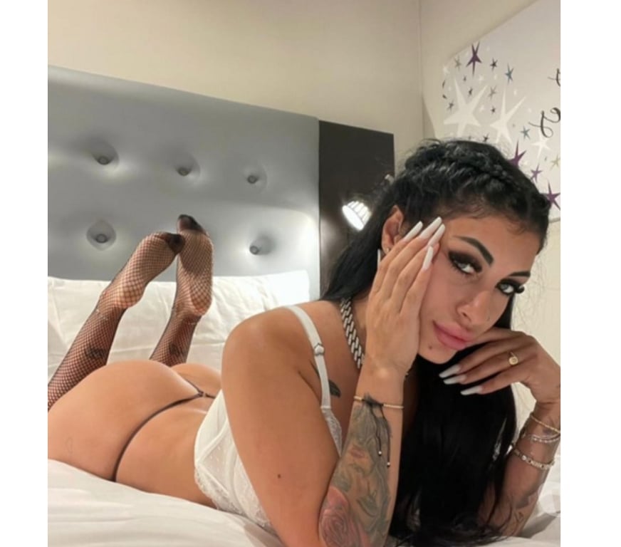Escorts North West London Harrow - Photos for ROXY JUST FOR YOU 👠new in town for you🦋 harrow london