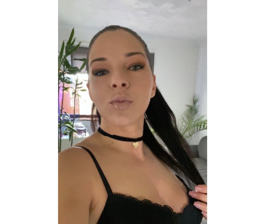 Escorts Eastern Docks Southampton - Photos for Relaxing escape with a friendly girl. Back in Soton.