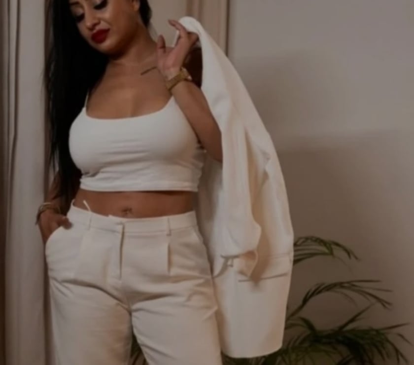 Escorts West Midlands Walsall - Photos for Merry new tonw owo include price open 30£ call 07717953510