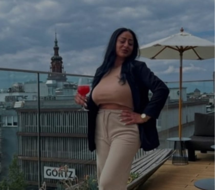 Escorts West Midlands Walsall - Photos for Merry new tonw owo include price open 30£ call 07717953510