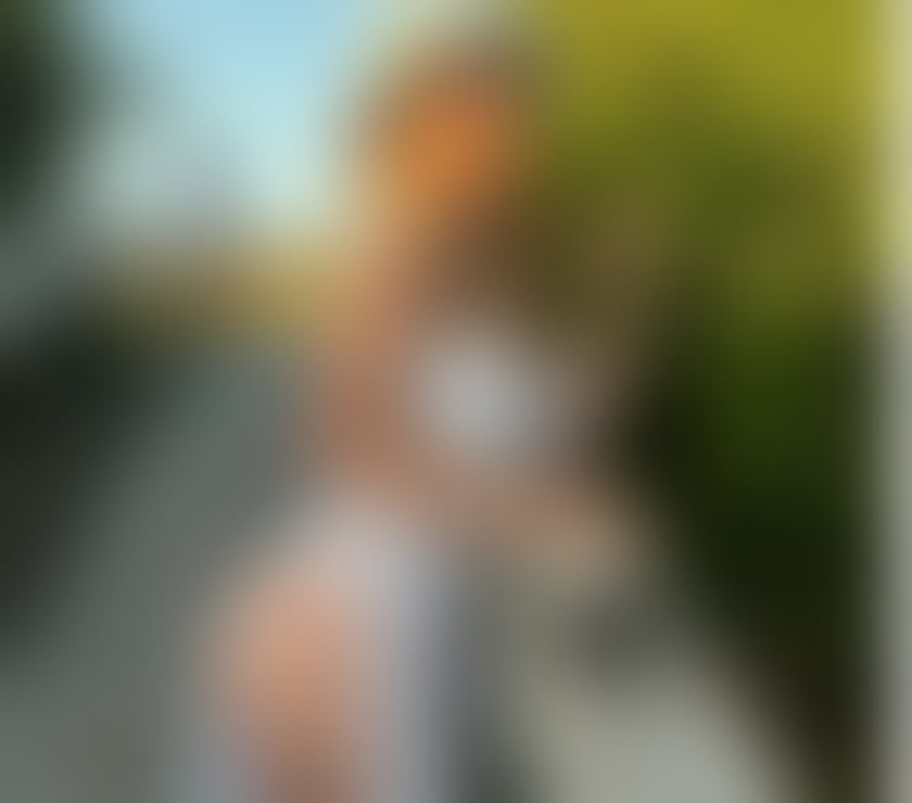 🔥 Confident Blonde Latina with Playful Energy