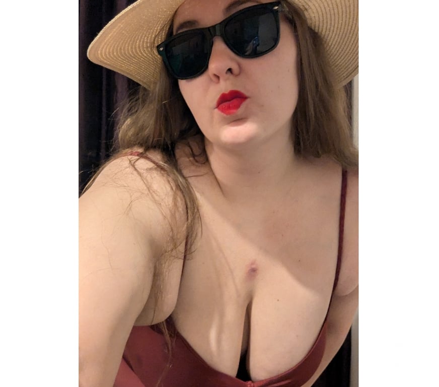 Escorts Wiltshire Swindon - Photos for German BBW ~ heavenly mouth