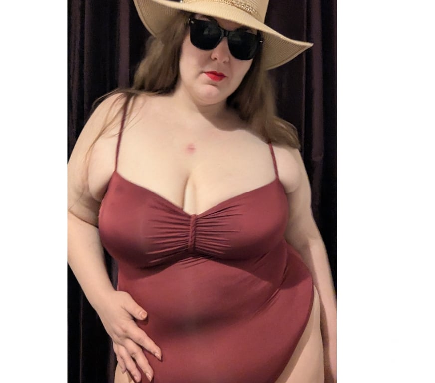 Escorts Wiltshire Swindon - Photos for German BBW ~ heavenly mouth
