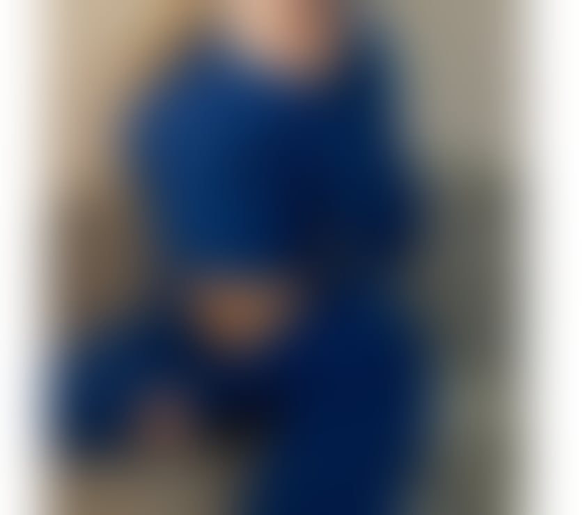 Escorts Worth Crawley - Photos for unforgetable british poppy, head turner