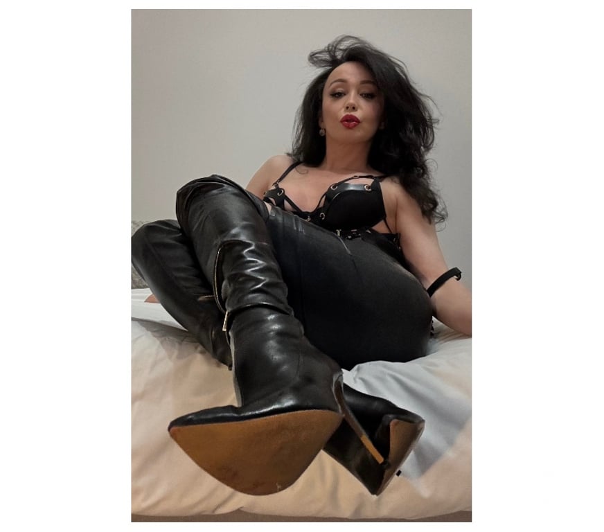 Escorts Greater Manchester Manchester - Photos for 🟨 DOMINANT MILF SKILLED🟪Fine lingerie latex