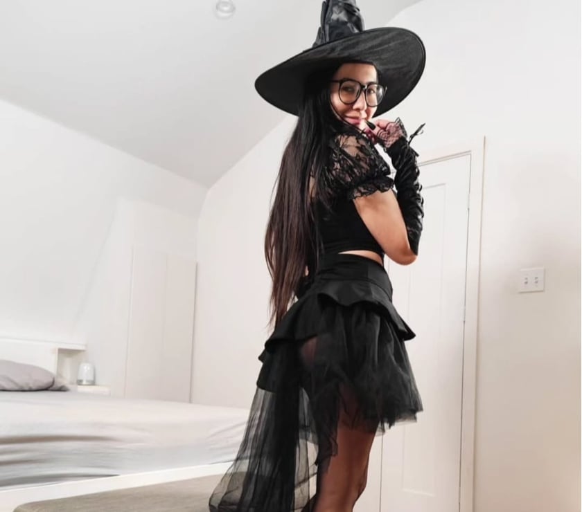 Aggie recent real pics 90%legs10%🍉🍑🌰