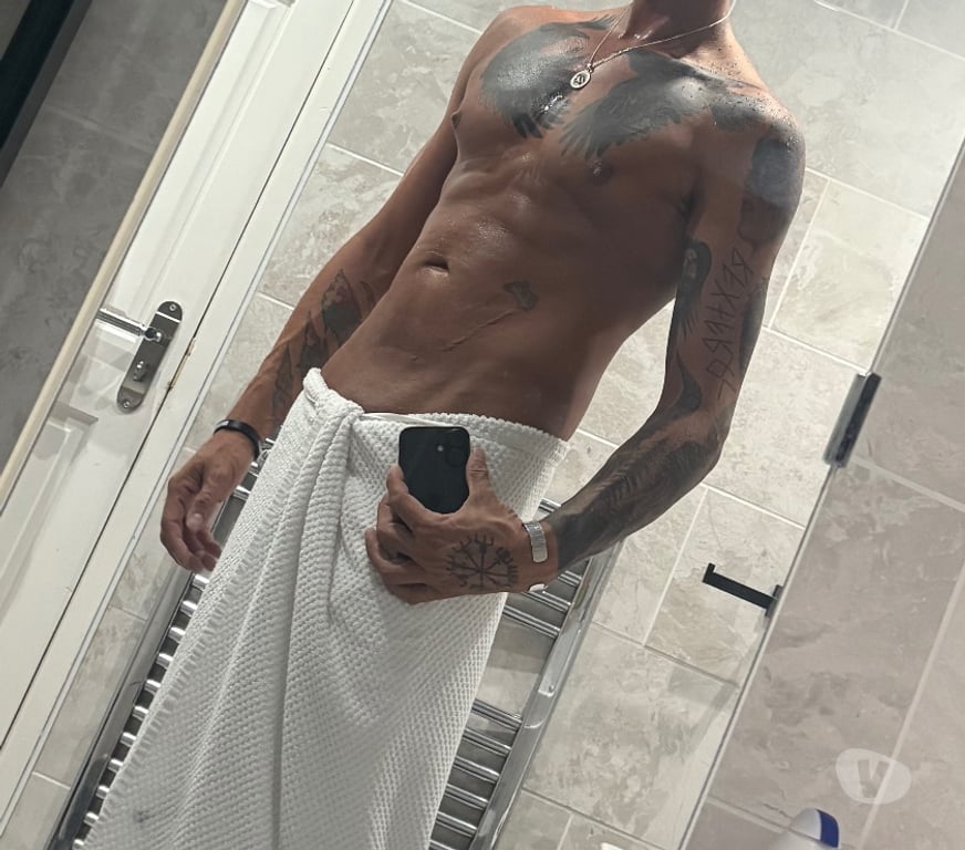 Escorts Lancashire Hyndburn - Photos for Male escort great shape nice tan