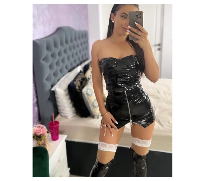 Escorts Kent Dartford - Photos for 🍒Kelly🆕 in town 🪩 🔝HOTTEST🔝SLIM🔞Party📌