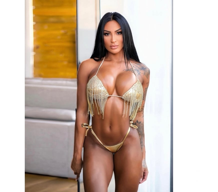 Escorts Kent Medway - Kent - Photos for Liz brunette Brazil party girl