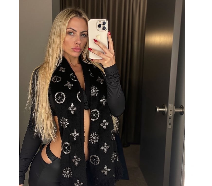 Escorts East London Canary Wharf Station - East London - Photos for Lara Blonde in Canary Wharf