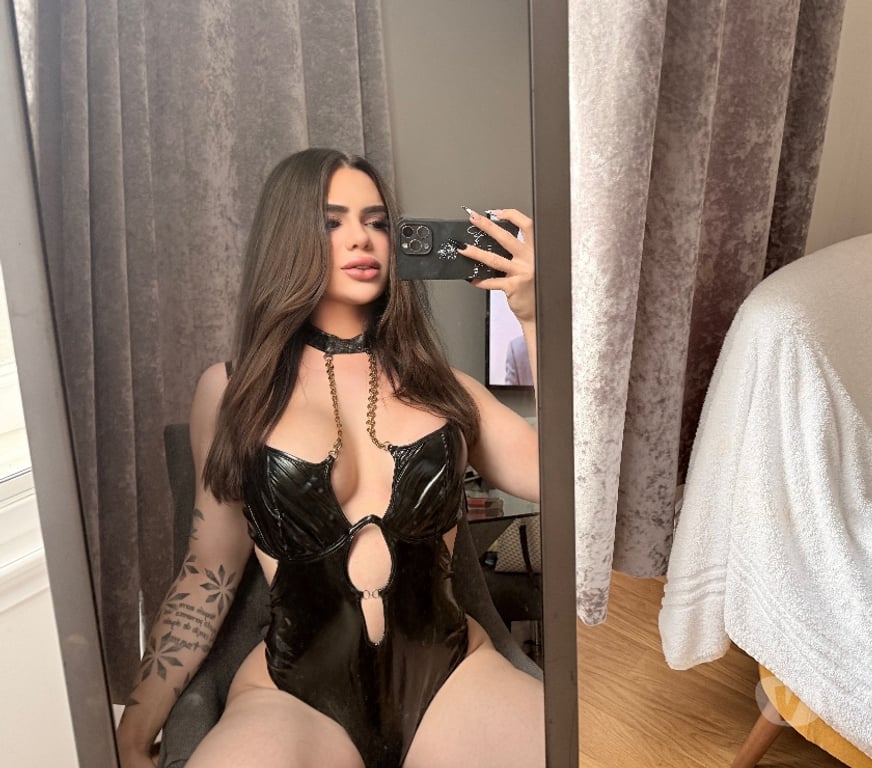 Trans Escorts South East London Croydon - Photos for Sexy Trans Larissa in Town
