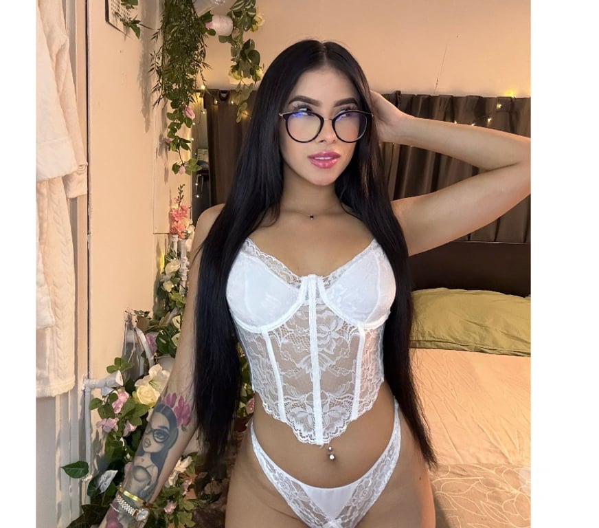 Escorts Surrey Runnymede - Photos for Elite Companionship – Your Perfect Escape