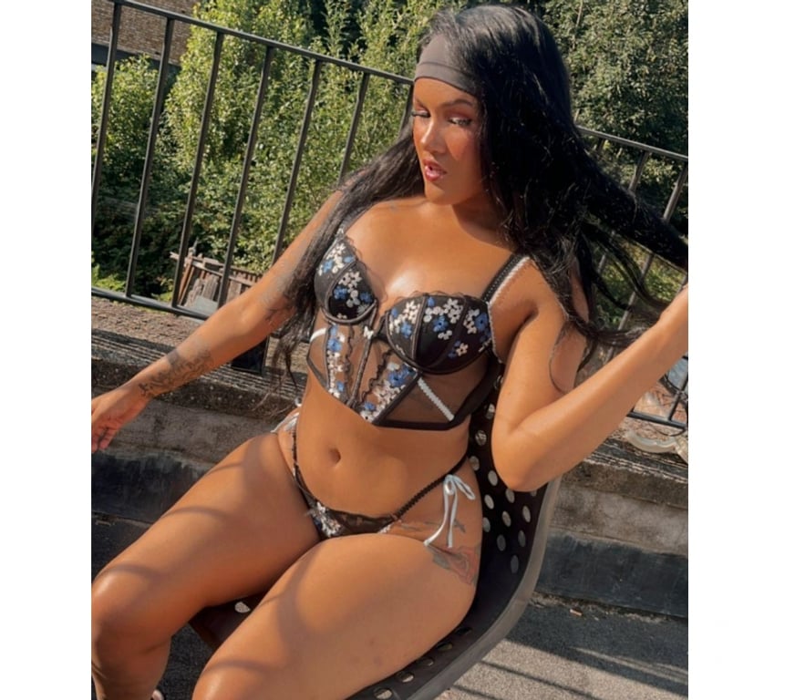 Escorts Essex Epping Forest - Photos for Busty flexible Colombian for you