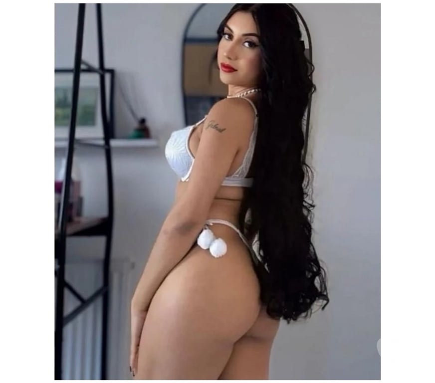 Escorts Essex Epping Forest - Photos for Petite Blonde Colombian