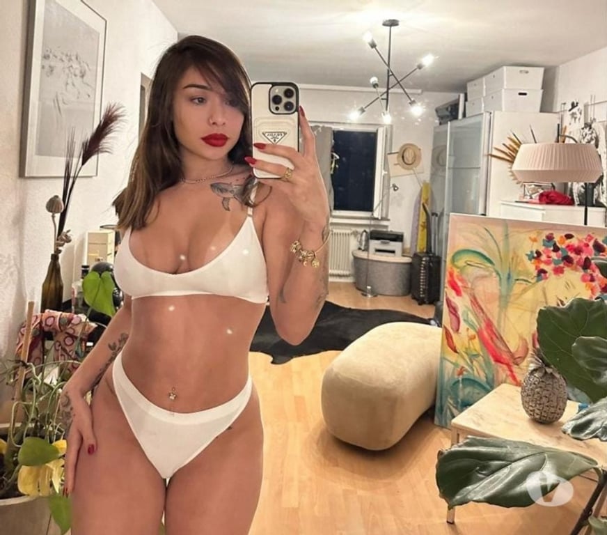 Escorts East London Redbridge - Photos for Vivacious Latina Near You